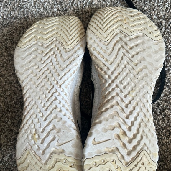 Nike Women’s Black, Grey, and White Running Shoes Size 9 - Picture 5 of 5